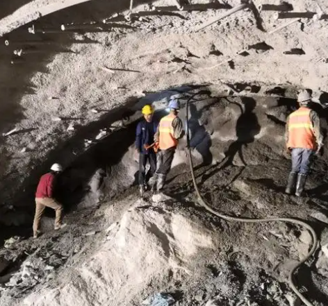 叶城拱顶带模注浆料的施工流程及注意事项